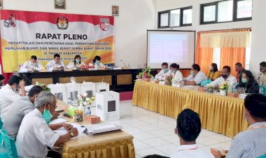 Ratusan-Personil-Gabungan-Amankan-Rapat-Pleno-Rekapitulasi-Hasil-Penghitungan-Suara-Pemilihan-Bupati-dan-Wakil-Bupati-Sumba-Barat