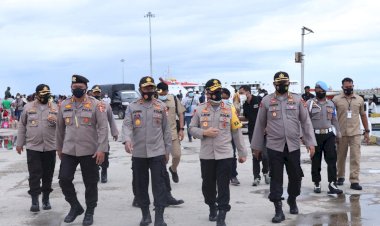 Kapolda-NTT-didampingi-Kadivhubinter-Polri-Cek-Langsung-Pos-Pengamanan-Natal-2020-dan-Tahun-Baru-2021