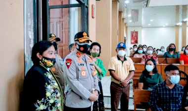 Kapolda-NTT--Cek-Langsung-Pelaksanaan-Ibadah-Malam-Natal-di-Gereja
