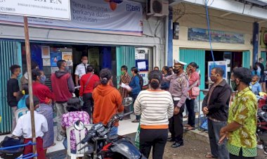 KBO-Lantas-Polres-Manggarai-Beri-Imbuan-Humanis-Pada-Masyarakat-Untuk-Patuhi-Prokes