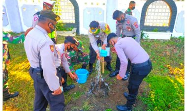 Wakapolres-Manggarai-Barat-Ikut-Kegiatan-Penanaman-5000-Pohon-Flamboyan