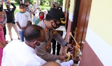 Kapolres-Kupang-Bangun-Dua-Unit-Rumah-Layak-Huni-Untuk-Warakawuri