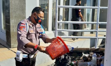 Personel-Polres-Sumba-Barat-Daya-Laksanakan-Bakti-Sosial-Di-Sekitaran-Mako-Polres