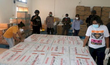 Aparat-Gabungan-TNI-Polri-NTT-Kawal-Ketat -Kedatangan-Vaksin-Tahap-II