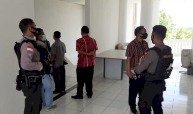 Pastikan-Berjalan-Lancar,-Personil-Polres-TTU-Amankan-Rapat-Paripurna-DPRD-TTU