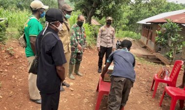 Polri-Peduli,-Melalui-Para-Kapolsek,-Masyarakat-di-Alor-yang-Terpapar-Covid-19-Diberi-Bantuan-dan-Suport