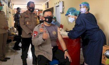 Kapolda-NTT-Jalani-Vaksinasi-Sinovac-Tahap-II-di-RS-Bhayangkara-Titus-Uly-Kupang