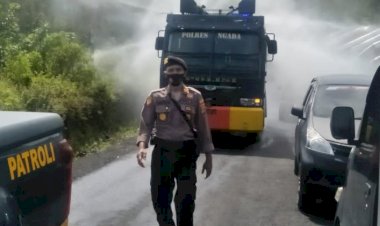 Serentak,-TNI-Polri-Ngada-Bagikan-1000-Masker-Pada-Masyarakat-dan-Penyemprotan-Disinfektan