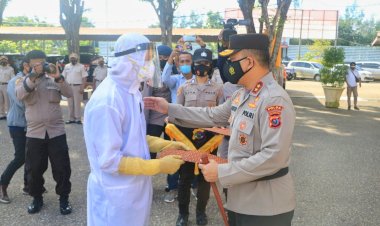 Tim-Pemulasaran-Jenazah-Covid-19-RSB-Titus-Uly-Kupang--Mendapat-Apresiasi-dan-Penghargaan-dari-Kapolda-NTT