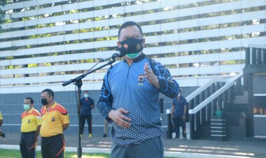 Pimpin-Apel-Olahraga-Pagi,-Kapolda-NTT-Ingatkan-Pentingnya-Menjaga-Protokol-Kesehatan