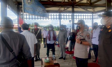 Kapolres-Lembata-Hadiri-Kegiatan-Penyerahan-Panji-Liga-III-ETMC-di-Wulen-Luo