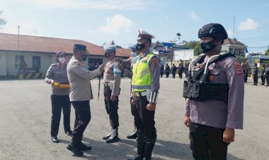 Pimpin-Gelar-Pasukan-Semana-Santa-Ranakah--2021,-Kapolres-Sumba-Barat-Minta-Laksanakan-Tugas-Secara-Preentif-dan-Edukasi