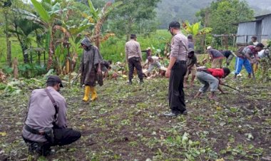 Bangun-Kebersamaan,-Personil-Polsek-Alor-Selatan-Ikut-Kegiatan-Bulan-Bhakti-LKMD-Tingkat-Kelurahan