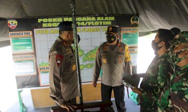 Guna-Percepat-Penyiapan-Bahan-Makanan,-Kapolda-NTT-Bantu-Dirikan-Pembangunan-Dapur-Umum-di-Posko-Pengungsi