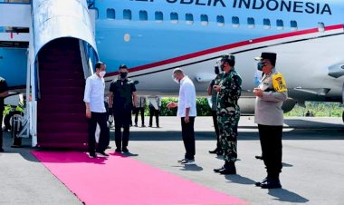 Tiba-di-NTT,-Presiden-Joko-Widodo-Tinjau-Langsung-Lokasi-Bencana-Alam-di-Lembata-dan-Flotim