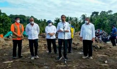 Selain-Lembata,-Presiden-Joko-Widodo-Tinjau-Lokasi-Bencana-di-Adonara