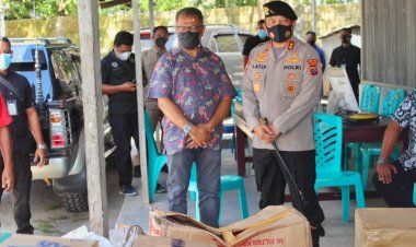 Patroli-Kemanusiaan,-Kapolda-NTT-Berdialog-dengan-Salah-Satu-Tokoh-Pejuang-Timor-Timur-yang-Terdampak-Bencana-Siklon-Tropis-Seroja
