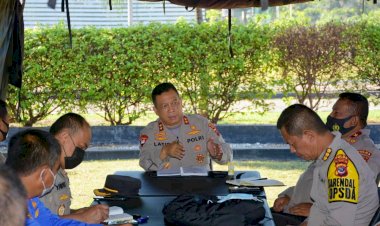 Operasi-Penanganan-Bencana-di-Wilayah-NTT,-Kapolda-NTT: -Operasi-Kemanusiaan-Ini-Harus-Bisa-Memberikan-Dampak-Positif-Kepada-Masyarakat