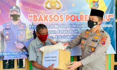 Bantu-Masyarakat-di-Tengah-Pandemi-Covid-19,-Kapolres-Belu-Beri-Bantuan-Sosial