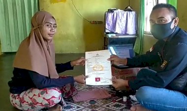 Tingkatkan-Pelayanan-Publik,-Polsek-Pulau-Ende-Gelar-Pelayanan-SKCK-Door-To-Door