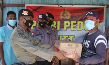 Peduli-Bencana,-Satbrimoda-NTT-Kembali-Saluran-Bansos-Kemanusiaan-Dari-Korpsbrimob-di-Oebelo