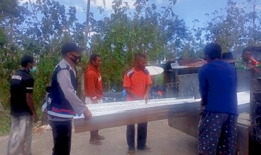 Amankan-Kegiatan-Sosial,-Bhabinkamtibmas-Oematnunu-Ajak-Masyatakat-Taati-Prokes