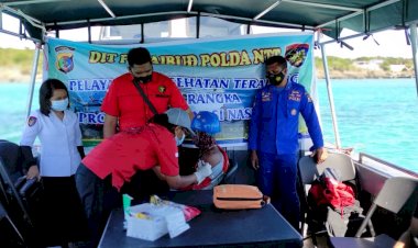 Percepat-Penanganan-Covid-19,-Polda-NTT-Kembali-Gelar-Vaksinasi-Terapung-di-Pantai-Oesina