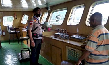 Tingkatkan-Kegiatan-Harkamtibmas-dan-Cegah-Penyebaran-Covid-19,-Ditpolair-Polda-NTT-dan-Jajaran-Lakukan-Patroli-Dialogis-di-Perairan