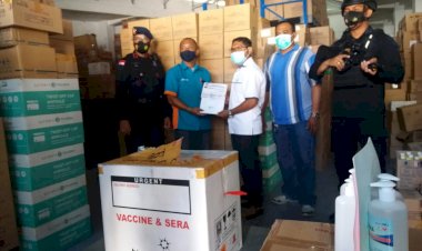 Polda-NTT-Kawal-Ketat-Penambahan-4-Koli-Vaksin-Covid-19-Jenis-Sinovac-di-Kupang