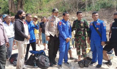 Ini-fakta-dari-Aksi-Heroik-Anggota-Ditpolair-Polda-NTT-Selamatkan-Bocah-Terseret-Arus