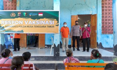 Dukung-Program-Pemerintah,-Team-Vaksinator-Rev@co-Polda-NTT--Gelar-Vaksin-Covid--19-untuk-Masyarakat-Desa-Lelogama