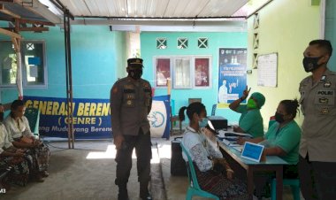 Amankan-Kegiatan-Vaksinasi,-Kapolsek-Nelle-Ajak-Masyarakat-Tetap-Patuhi-5M