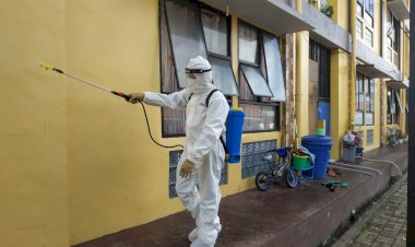 Sambut-Hari-Bhayangkara-ke-75,-Polres-Ngada-Gelar-Bhakti-Kesehatan-Penyemprotan-Disinfektan