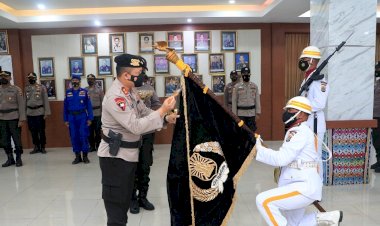 Dalam-Rangka-Hari-Bhayangkara-ke-75,-Polda-NTT-Gelar-Upacara-Pencucian-Pataka-Satya-Turangga-Wirasakti