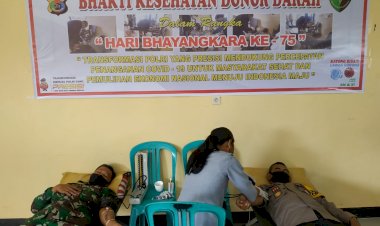 Sinergitas-TNI-POLRI-Ngada,-Gelar-Donor-Darah-Sambut-Hari-Bhayangkara-Ke-75