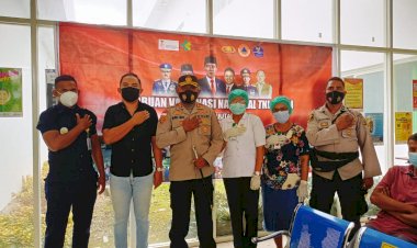 Pastikan-Berjalan-Sesuai-Target,-Kapolres-Malaka-Pantau-Langsung-Pelaksanaan-Serbuan-Vaksinasi-Massal-Covid-19