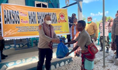 Peringati-HUT-Bhayangkara-ke-75,-Polda-NTT-Salurkan-Ratusan-Baksos-di-Amarasi-Selatan