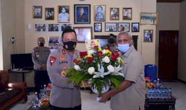 Sambut-Hari-Bhayangkara-Ke-75,-Kapolda-NTT-Silahturahmi-ke-Irjen-Pol.-(Purn)-Drs.-Y.-Jacki-Uly