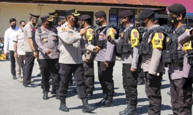 Ratusan-Personel-Polri-Polda-NTT,-Siap-Amankan-Pilkades-Serentak-di-Kabupaten-SBD