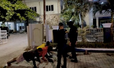 Cegah-Penyebaran-Covid-19,-Personel-Ditsamapta-Polda-NTT-Tindak-Tegas-Pelanggar-Prokes