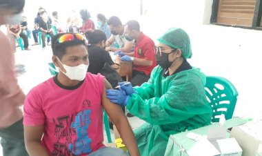 Dukung-Percepatan-Program-Pemerintah,-Rev@co-Biddokkes-Polda-NTT-Kembali-Gelar-Vaksinasi-Massal-di-Dua-Gereja-Kota-Kupang