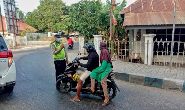 Pelayanan-kepada-Masyarakat,-Ditlantas-Polda-NTT-Lakukan-Pengaturan-Lalu-Lintas-di-Pagi-Hari