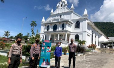 Melalui-Benner-Polres-Ende-Mengajak-Masyarakat-Untuk-Memakai-Masker-Yang-Baik-Dan-Benar