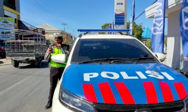 Penerangan-Keliling,-Sat-Lantas-Polres-Belu-Dorong-Masyarakat-Patuhi-5-M-dan-Tertib-Berkendara