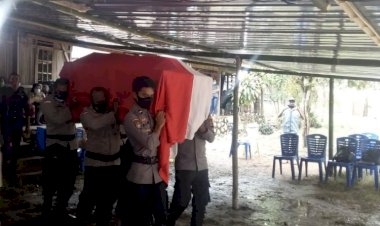 Beri-Penghormatan-Terakhir,-Polres-Belu-Gelar-Upacara-Pemakaman-Almarhum-BRIPKA-Purn.Bendito-Amaral