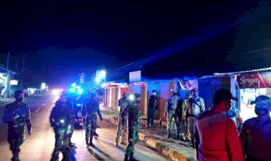 Kabag-Ops-Pimpin-Patroli-Gabungan-Disiplinkan-Penerapan-Prokes-Covid-19-Bersama-TNI-dan-Pemkab-Sikka