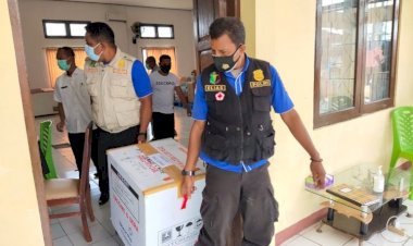 Polres-Kupang-Kawal-Distribusi-Vaksin-Termin-Kedua-ke-Gudang-Instalasi-Farmasi