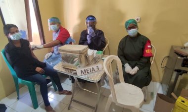 Bentuk-Herd-Immunity-Masyarakat,-Biddokkes-Polda-NTT-Gelar-Vaksinasi-Untuk-250-Orang
