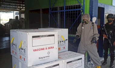 10-Koli-Vaksin-dan-Empat-Box-Vaksin-Pentabio-Anak-serta-Larutan-PCR-Kit-Tiba-di-Kupang