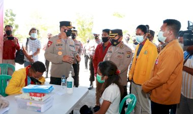 Polda-NTT-dan-BEM-Nusantara-NTT-Laksanakan-Vaksinasi-Massal